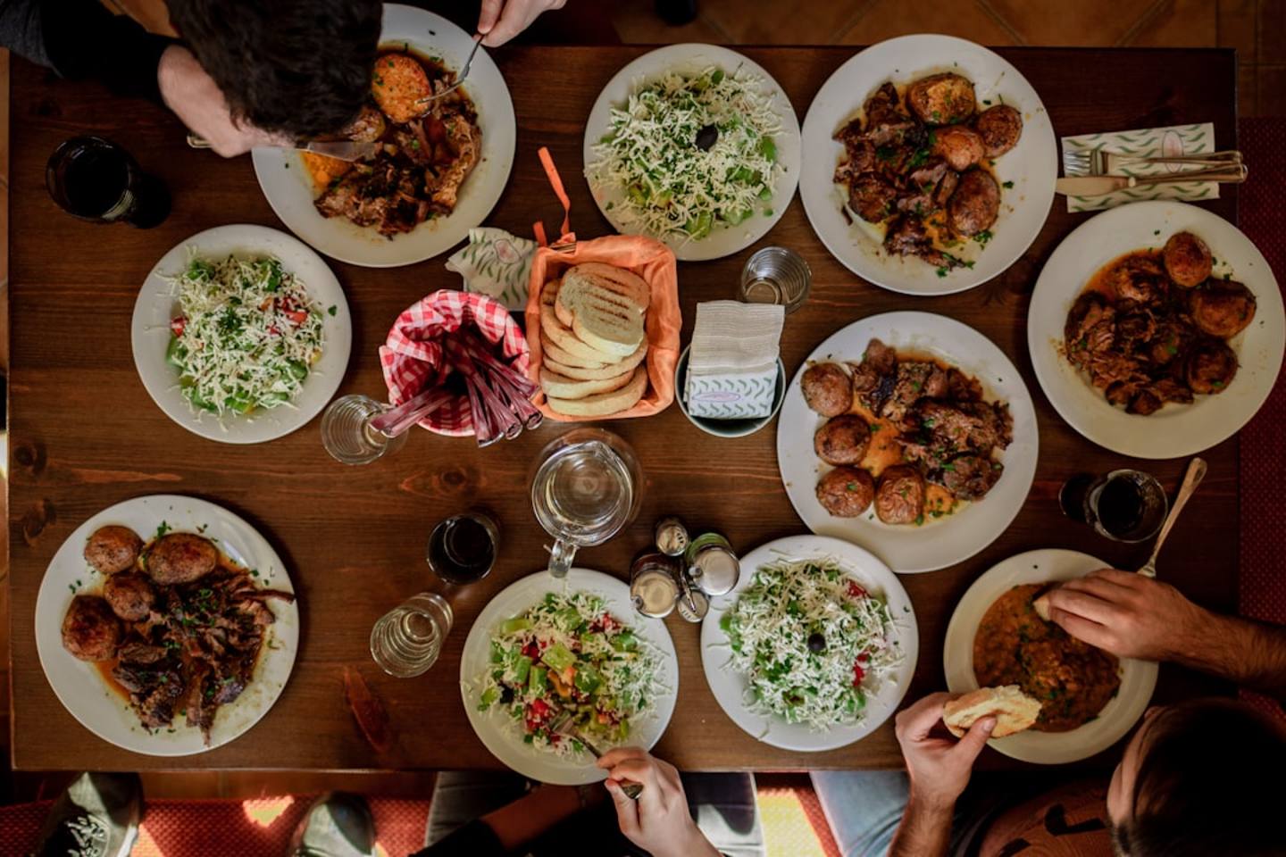 Diverse diners at a multicultural table illustrating cultural dining etiquette to refuse food politely across different traditions