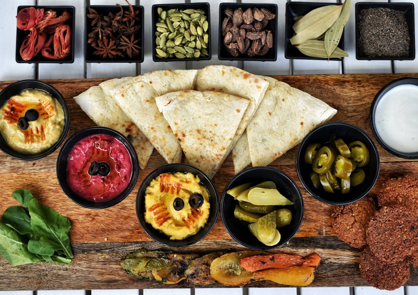 Colorful Lebanese mezze spread perfect for a low-carb Lebanese restaurant keto order, featuring fresh vegetables, hummus, and grilled meats