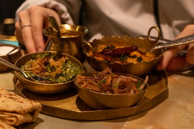 A beautifully presented Jain meal at a London restaurant, showcasing pure vegetarian dishes free from root vegetables